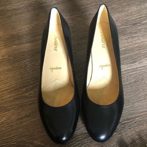 Brand new black leather pumps